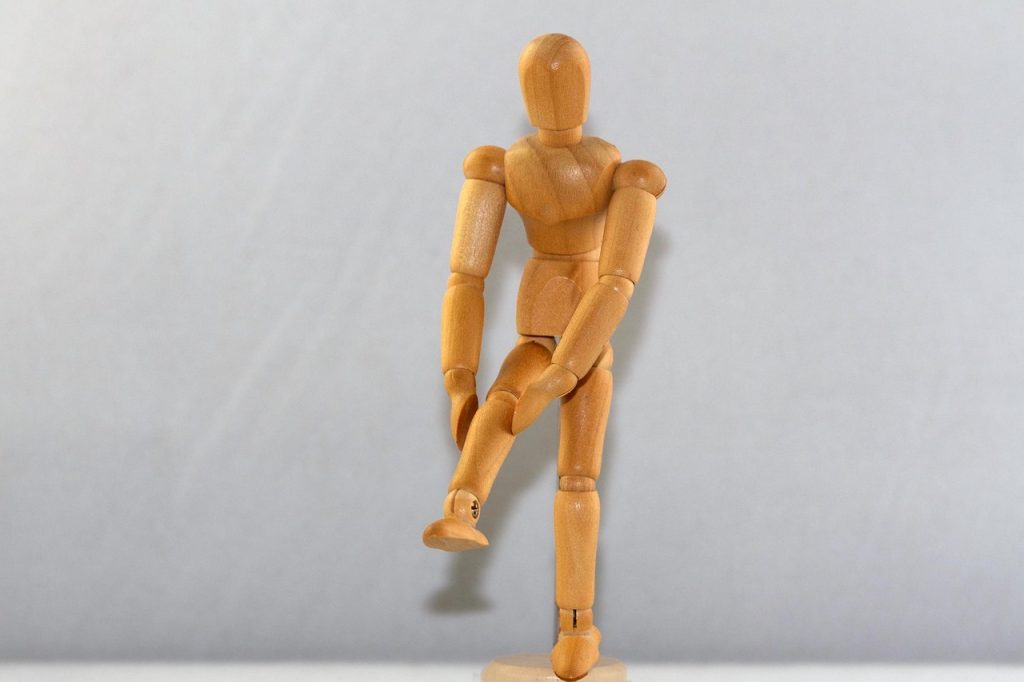 figure, man, knee, knee pain, sports, wooden figure, knee, knee, knee, knee pain, knee pain, knee pain, knee pain, knee pain
